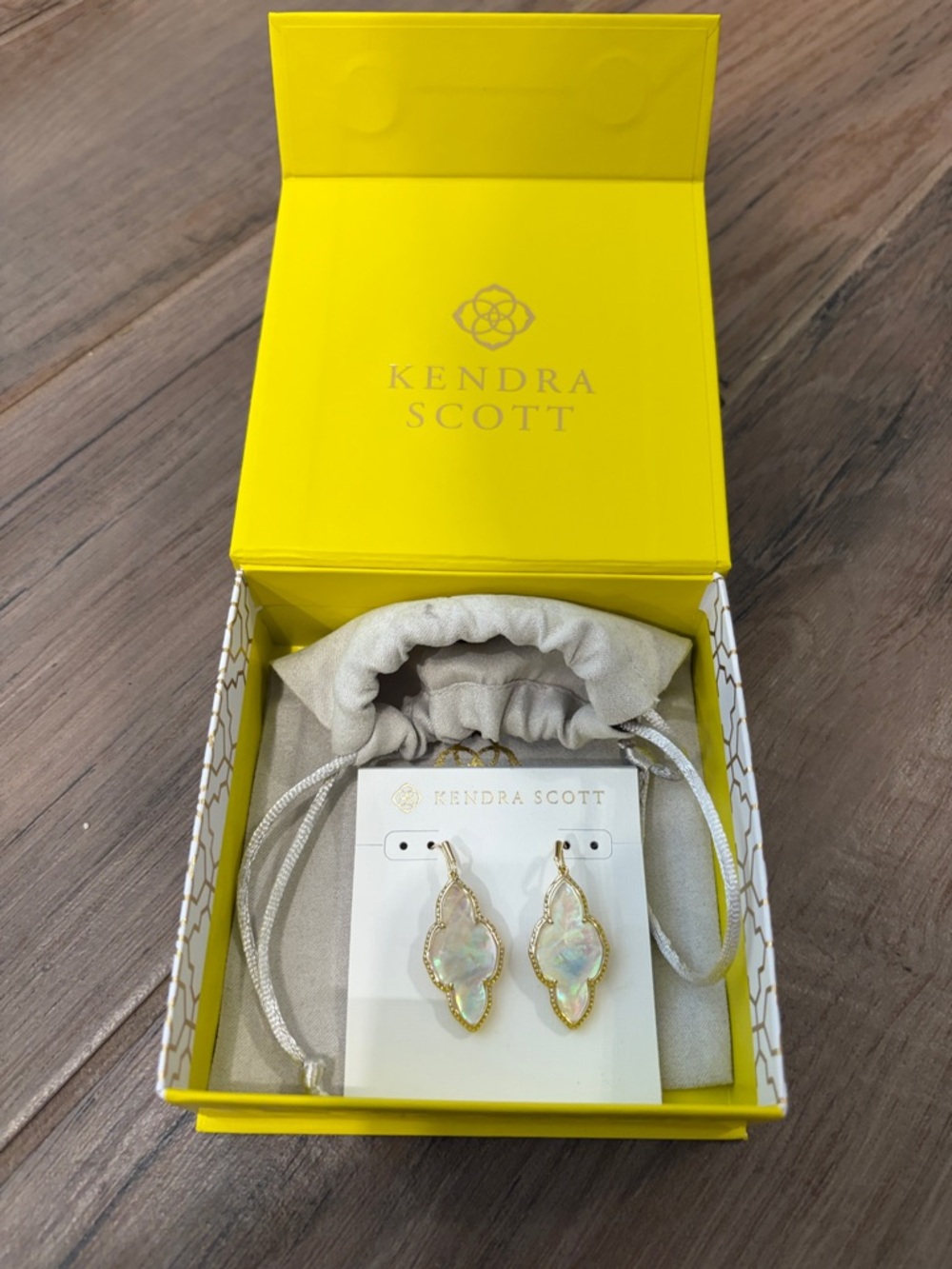 Kendra Scott Iridescent Pink and Gold Abbie Drop Earrings NWT - Picture 5 of 5